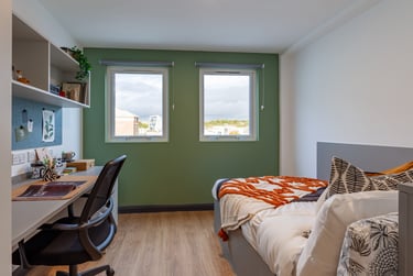 Bronze En Suite - Image 1